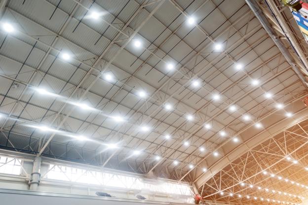 Neu: Noxion LED-Hallenstrahler für Projekte mit hohen Decken!